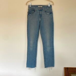 Levi Mid Rise Skinny jeans